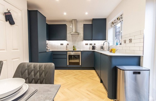 Bromsgrove House | Charming Home in Bromsgrove: Perfect for Groups