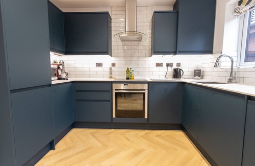 Bromsgrove House | Charming Home in Bromsgrove: Perfect for Groups