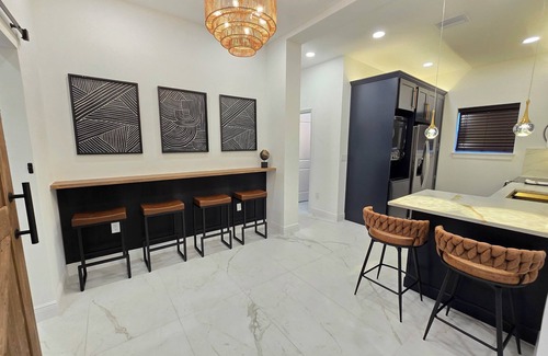College Park House | Charming Home in College Park close to golf + car