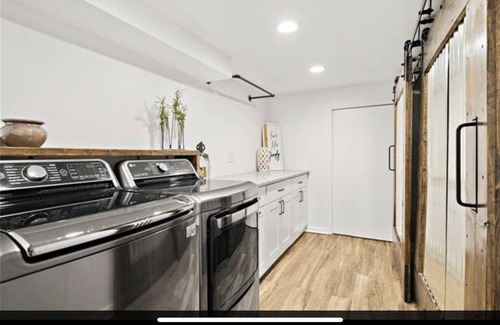 Fairway House | Charming Home in ❤︎ of KC 2 BDR/2 BA (sleeps 4-6)