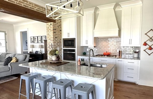 Taylor House | Charming home in Plein Air - Taylor, MS - Open Arkansas Weekend! Pet friendly