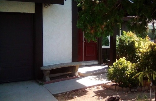 Winnetka House | Charming Home in quiet residential neighborhood centrally located in Los Angeles