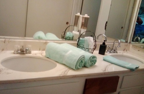 Winnetka House | Charming Home in quiet residential neighborhood centrally located in Los Angeles