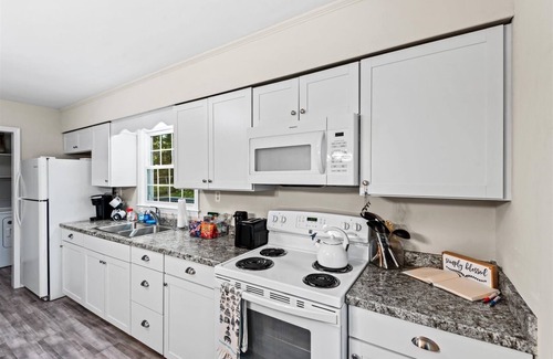 Bowling Green House | Charming Home Minutes from Town ! Close to Golf Course and Kings Dominion !