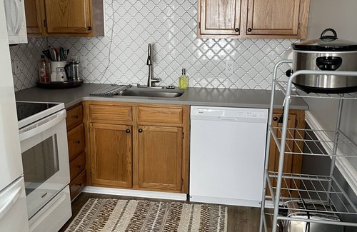 Georgetown House | Charming Home on a 1-way street near Horses, Bourbon, and Bluegrass Charm.