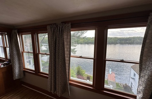 Worcester House | Charming home on Lake Quinsigamond!