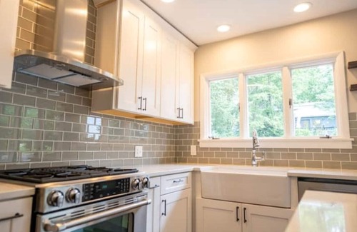 Hudson House | Charming home steps away from Main Street Hudson and Western Reserve Academy