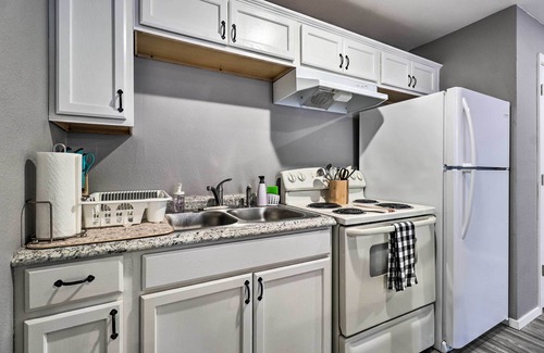 Belton House | Charming Home w/Deck < 1 Mi to Belton Lake!