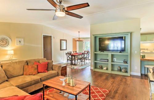 Pottsboro House | Charming Home with Deck and Yard - 1 Mi to Lake Texoma