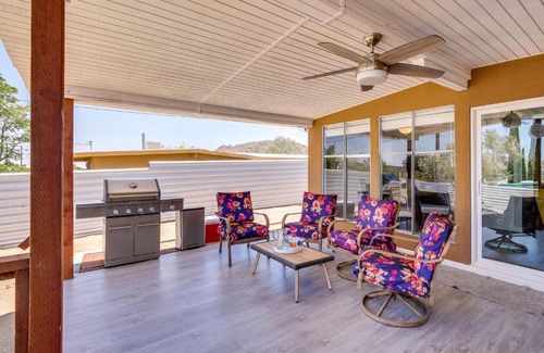 Joshua Tree House | Charming Home with Hot Tub about 5 Mi to Joshua Tree!