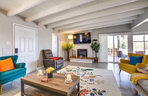 Joshua Tree House | Charming Home with Hot Tub about 5 Mi to Joshua Tree!