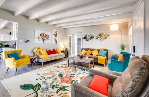 Joshua Tree House | Charming Home with Hot Tub about 5 Mi to Joshua Tree!