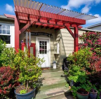 Beaumont - Wilshire House | Charming Home, Wonderful Neighborhood!