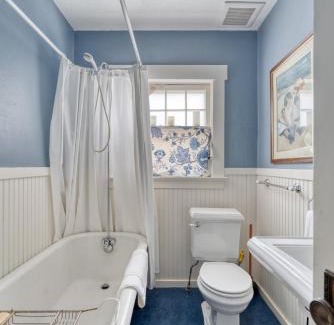 Beaumont - Wilshire House | Charming Home, Wonderful Neighborhood!