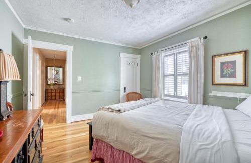 Beaumont - Wilshire House | Charming Home, Wonderful Neighborhood!