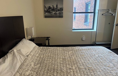Rochester Hotel | Charming Hotel Rooms w/bar, pool tables, dart board and restaurant downstairs