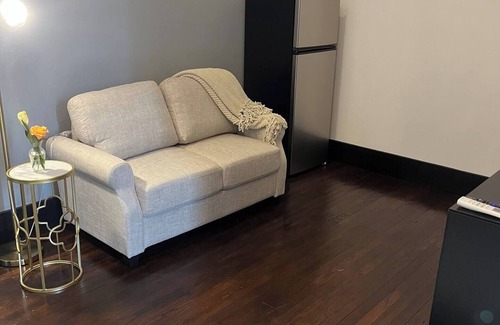 Marshall Apartment | Charming hotel suite with AC and WiFi in serene downtown Marshall, TX