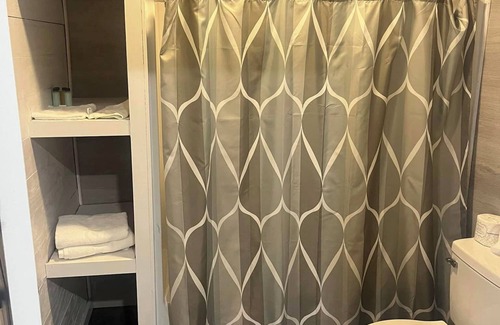 Golden Meadow Hotel | Charming hotel with WiFi and AC in serene Golden Meadow