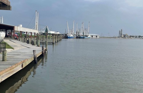 Golden Meadow Hotel | Charming hotel with WiFi and AC in serene Golden Meadow