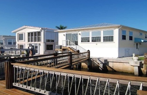 Nettles Island House | Charming House 3/2 on Waterway in Nettles Island Resort near Beach, Pools & Fun!