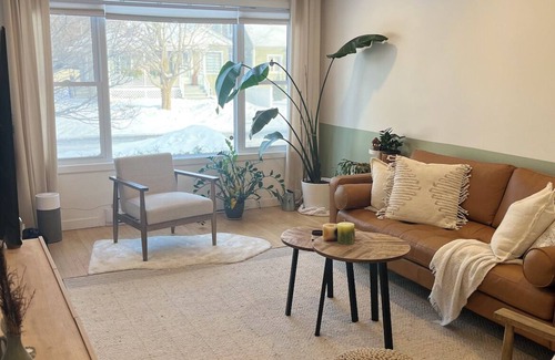 Hull House | Charming House, 5 Minutes to Chelsea & 10 Minutes from Ottawa Byward Market n