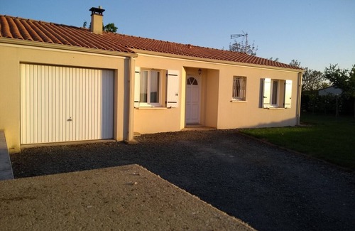 Sainte-Blandine House | Charming house for 8 people near A10