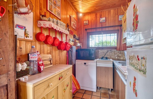 La Roche-Chalais House | Charming House with Large Garden – Perfect for Families, Near Pool, Tennis & Nature