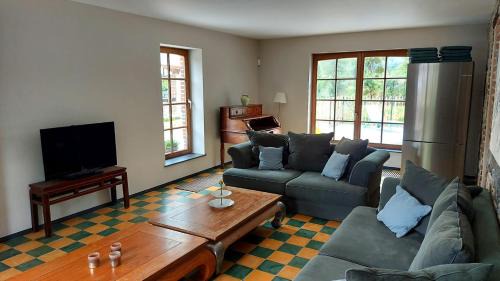 Eprave House | Charming House & Garden in Rochefort - Boules & Terraceb