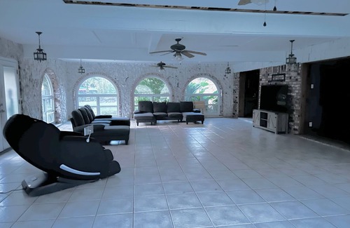 Bridge City House | Charming house in Bridge City with AC & Free WIFI