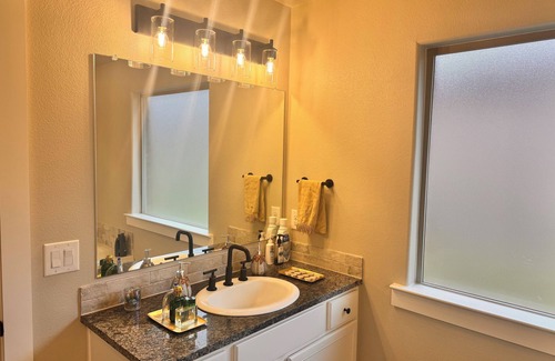 Lubbock House | Charming house in delightful Lubbock with WiFi, AC, fitness room
