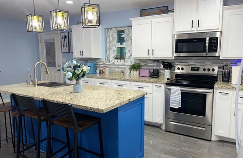 Donna House | Charming house in Donna with Above ground pool & patio space