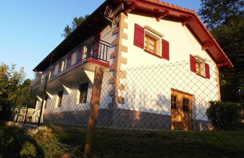 Etxalar House | Charming house in Larrapil Sarriku cosy fireplace