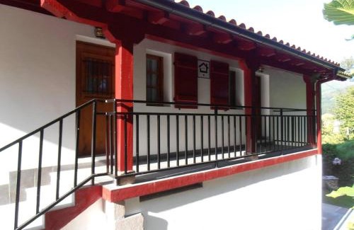 Etxalar House | Charming house in Larrapil Sarriku cosy fireplace