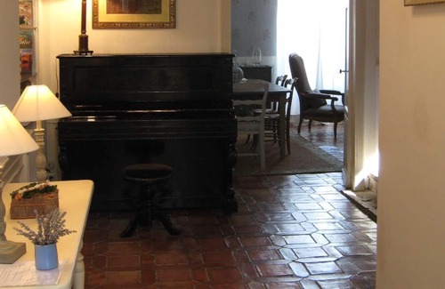 Puymirol House | Charming house in medieval castle town
