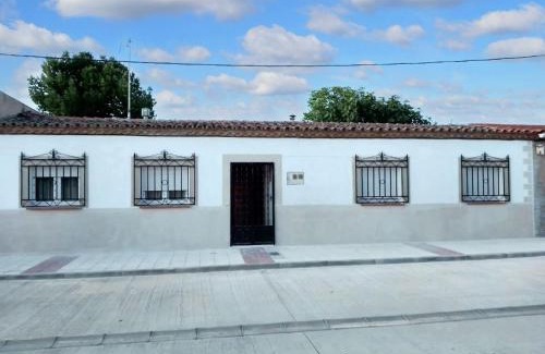 Murillo El Cuende House | Charming House in Rada with Fenced Garden