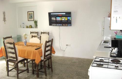 Mali Losinj House | Charming House in Sveti Jakov, Mountain View