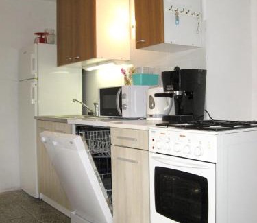 Mali Losinj House | Charming House in Sveti Jakov, Mountain View