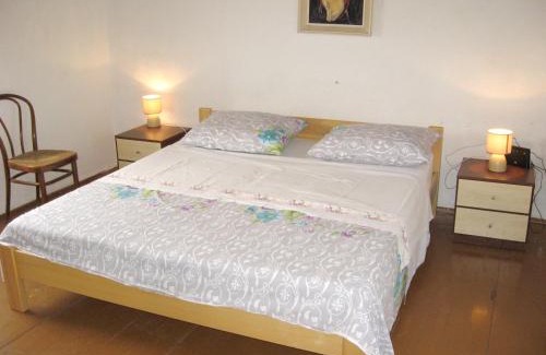 Mali Losinj House | Charming House in Sveti Jakov, Mountain View