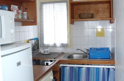 Ares House | Charming house in wooded grounds with swimming pool 500m from the beach