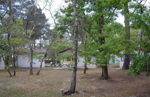 Ares House | Charming house in wooded grounds with swimming pool 500m from the beach