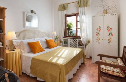 Caprarola House | Charming House near Rome, lake view, pool, WiFi, max 6 persons