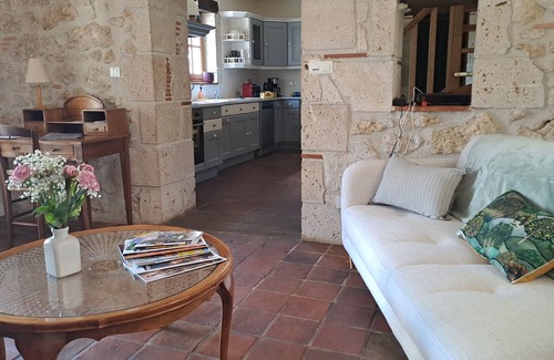 Castella Cottage | Charming house with dovecote, swimming pool and garden.