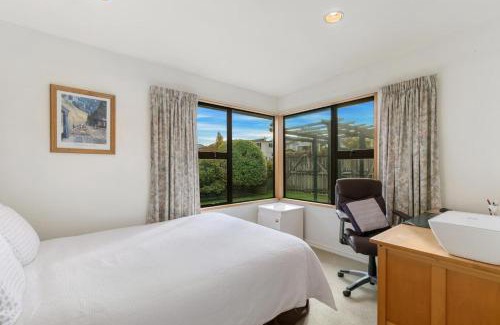 Frankton House | Charming house with lovely views