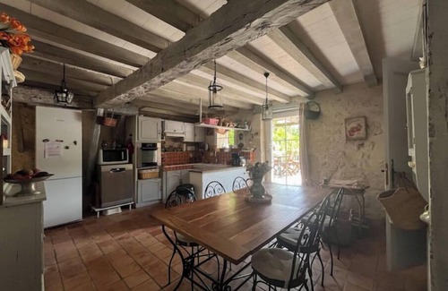 Bajamont House | Charming house with swimming pool in the countryside