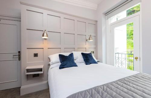 Sutton Cross Apartment | Charming Howth Marina Retreat
