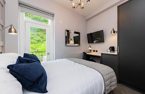 Sutton Cross Apartment | Charming Howth Marina Retreat