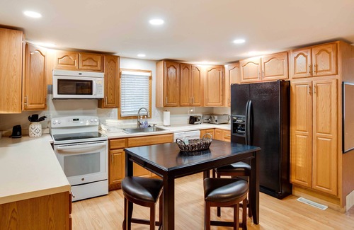 Knoxville House | Charming Iowa Abode Near Knoxville Raceway!