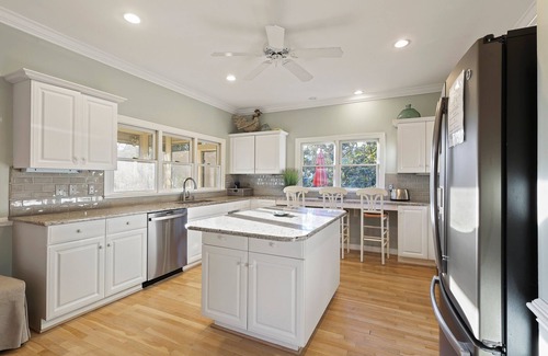 Kiawah Island House | Charming KIAWAH Home in IDEAL Location with Pool Access, Screened Porch, Close to Beach!