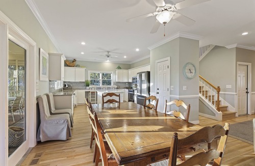 Kiawah Island House | Charming KIAWAH Home in IDEAL Location with Pool Access, Screened Porch, Close to Beach!
