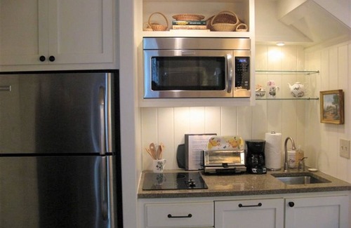 South of Broad Bed & Breakfast | Charming Kitchen House with Beautiful Garden